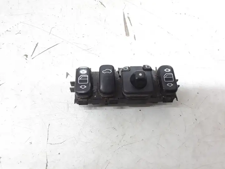 Mercedes-Benz CLK A208 (1997 - 2002) 2088200010 Блок кнопок стеклоподъемников — фото 1