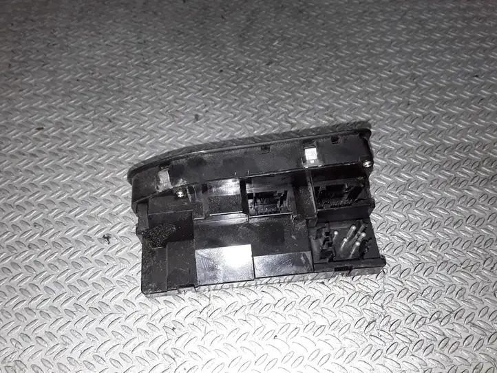 BMW 5 E39 (1996 - 2003) 6904306 Кнопка стеклоподъемников — фото 3