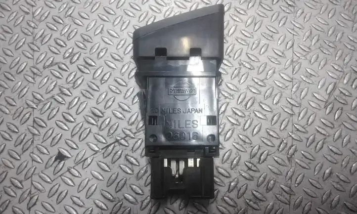 Nissan Almera N16 (2000 - 2010) 06016 Включатель аварийных фонарей — фото 2