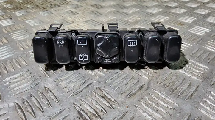 Mercedes-Benz Vaneo W414 (2001 - 2005) 1688203610 Другие включатели / ручки/ переключатели — фото 1