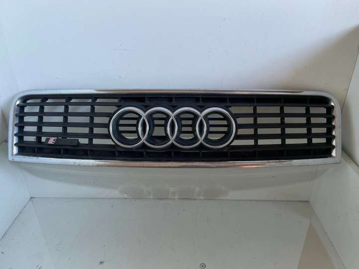 8E0853651F Audi A4 S4 B6 8E 8H Grotelės priekinės