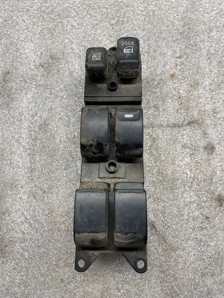 Mitsubishi Outlander (2001 - 2007) 8608A147 Кнопка стеклоподъемников — фото 1