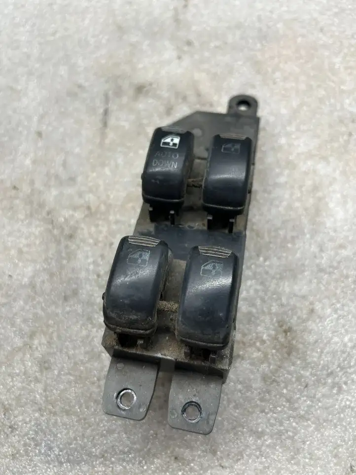 Hyundai Santa Fe (2000 - 2005) 9357026000 Блок кнопок стеклоподъемников — фото 1