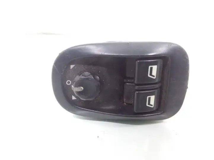 Peugeot 206 (1998 - 2012) 11530 Кнопка стеклоподъемников — фото 1