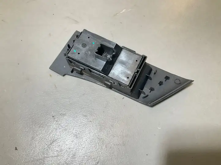 Opel Astra J (2012 - 2015) 13305978 Кнопка стеклоподъемников — фото 2