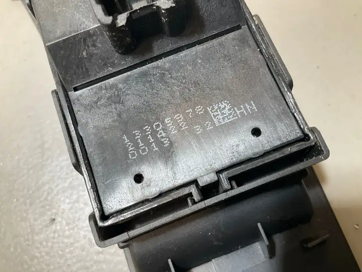 Opel Astra J (2012 - 2015) 13305978 Кнопка стеклоподъемников — фото 3