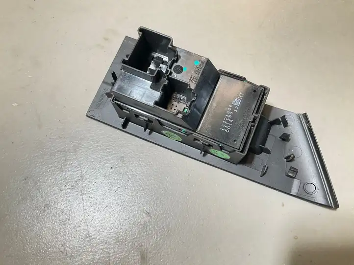 Opel Astra J (2012 - 2015) 13301886 Кнопка стеклоподъемников — фото 2