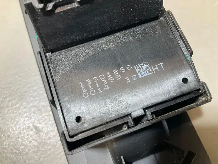 Opel Astra J (2012 - 2015) 13301886 Кнопка стеклоподъемников — фото 3
