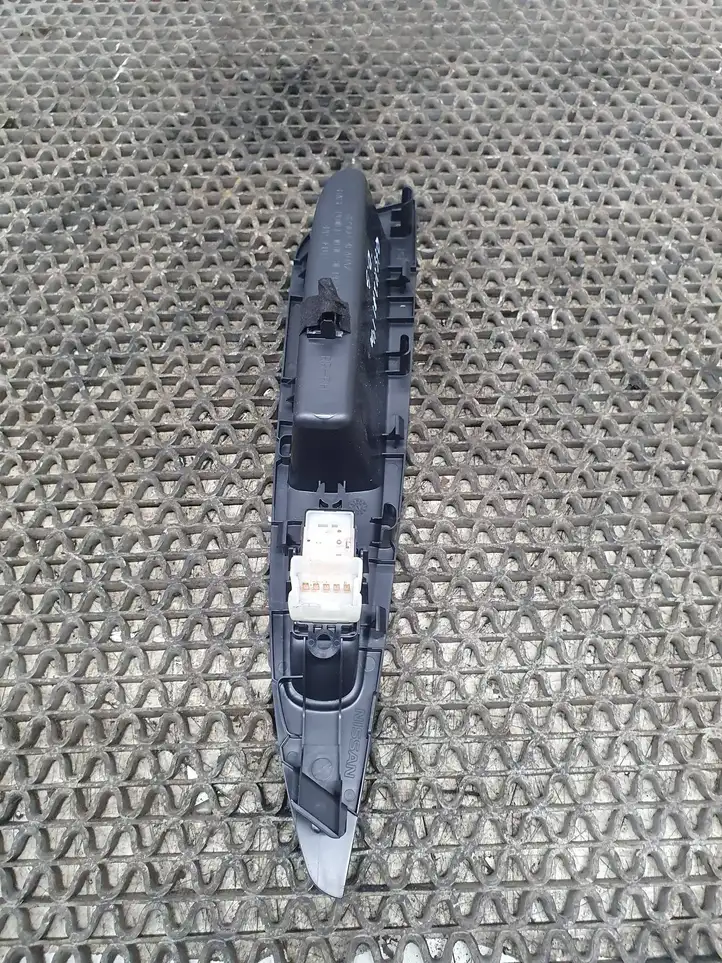 Nissan Qashqai (2013 - 2017) 829604EA0AX Блок кнопок стеклоподъемников — фото 4