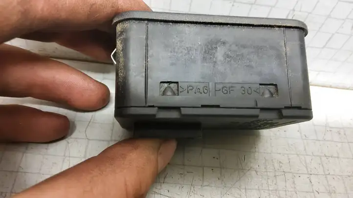 Opel Astra G (1998 - 2004) PA6-GF30 Блок кнопок стеклоподъемников — фото 1