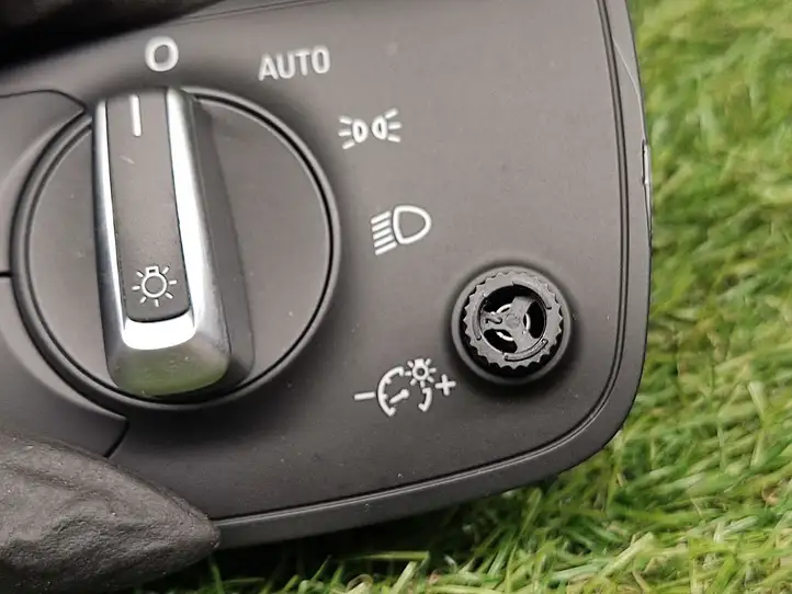 Audi A6 C7 (2011 - 2014) 4G0941531D Включатель фонарей — фото 3