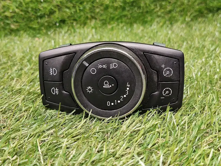Ford Focus (2015 - 2019) BM5T13A024AC Включатель фонарей — фото 1