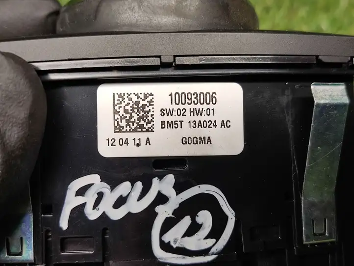 Ford Focus (2015 - 2019) BM5T13A024AC Включатель фонарей — фото 2
