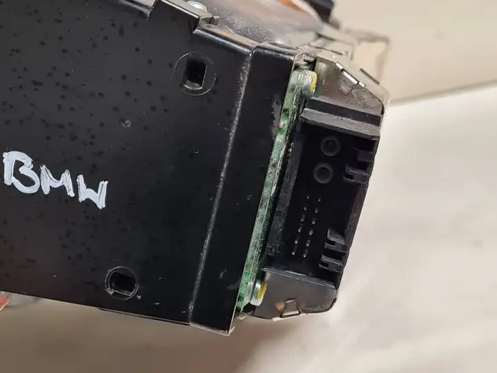 BMW 5 E60 E61 (2004 - 2010)  62309154603 Экран дисплея вверх