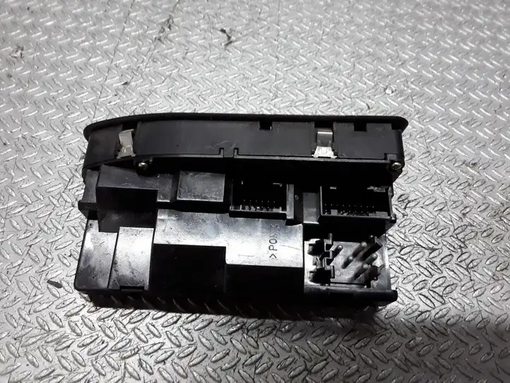 BMW 5 E39 (1996 - 2003) 8368966 Кнопка стеклоподъемников — фото 2