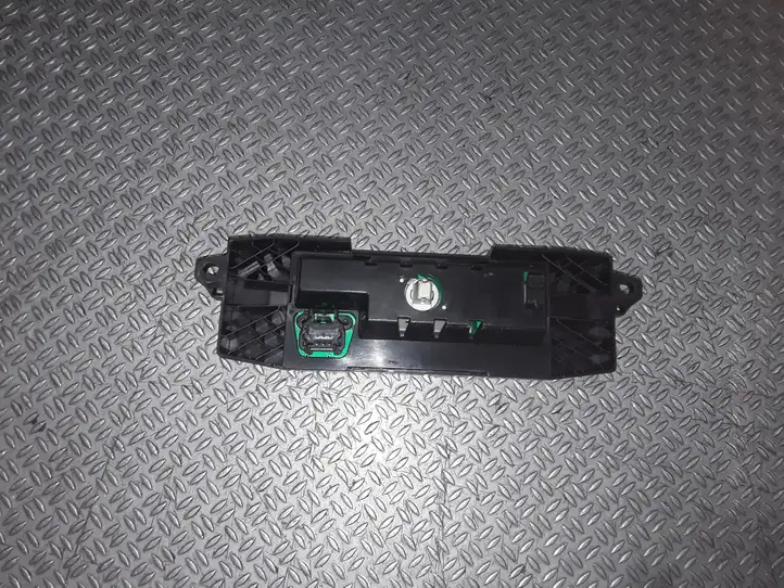 Citroen C2 (2003 - 2008)   Часы