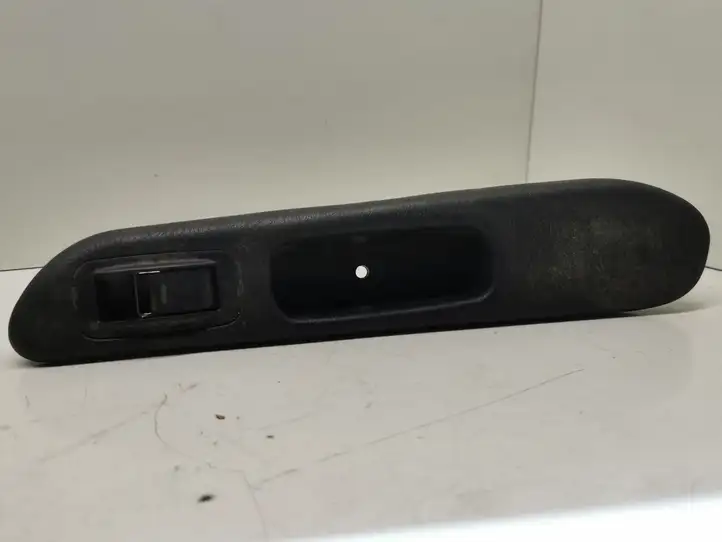 Toyota Avensis T220 (2000 - 2003) 7425205030 Блок кнопок стеклоподъемников — фото 1
