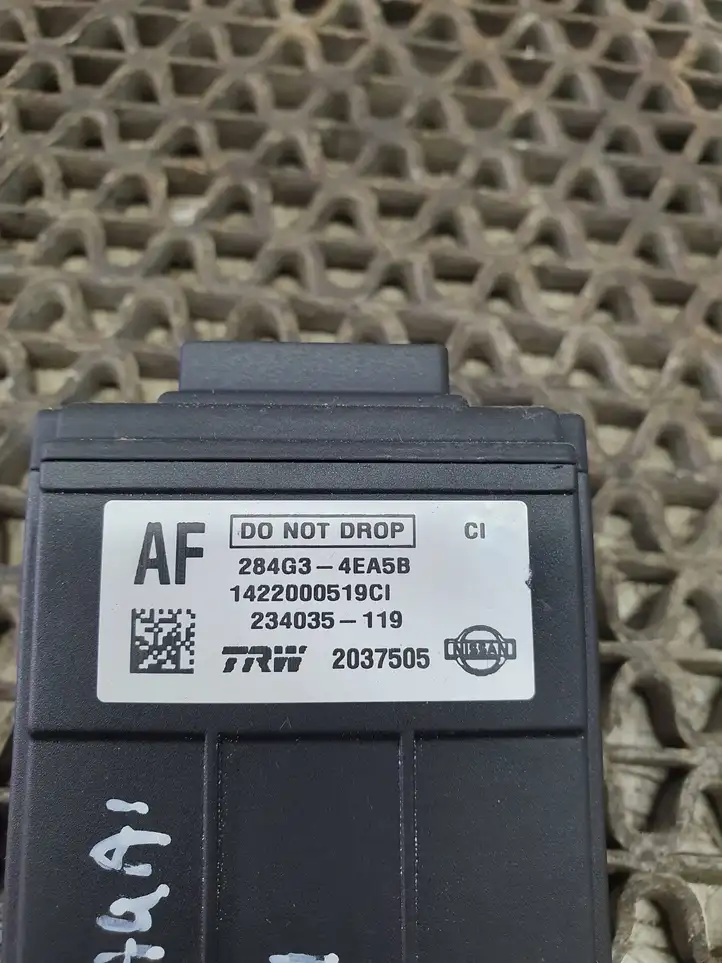 Nissan Qashqai (2013 - 2017) 284G34EA5B Камера в лобовом стекле — фото 5