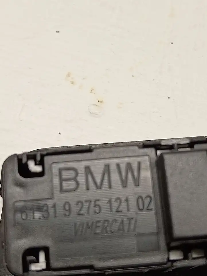 BMW 7 G11 G12 (2015 - 2022) 9275121 Кнопка закрытия багажника — фото 2