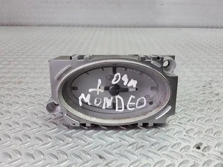 Ford Mondeo Mk III (2000 - 2007) 1S7115000AG Часы — фото 1