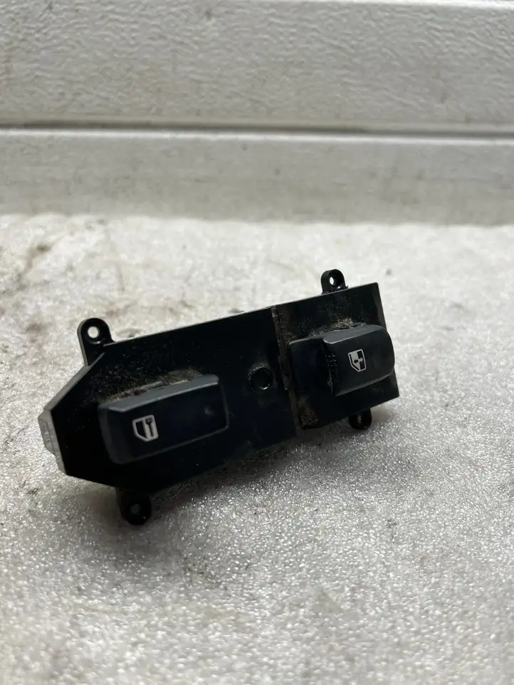 Hyundai Santa Fe (2005 - 2009) 371510 Блок кнопок стеклоподъемников — фото 1