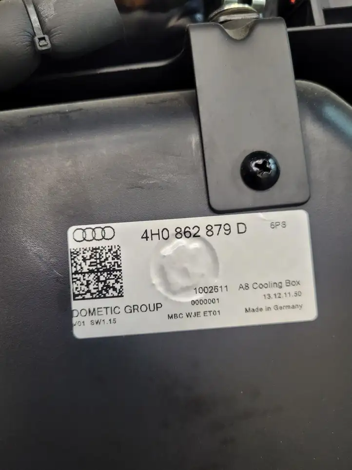 Audi A8 S8 D4 4H (2010 - 2014) 4H0862879D Автомобильный холодильник — фото 4