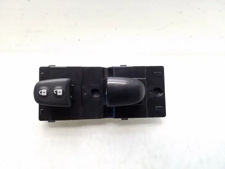 Nissan Qashqai (2013 - 2017) Кнопка стеклоподъемников — фото 6