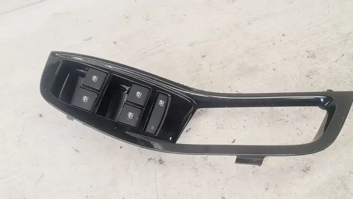 Chevrolet Orlando (2010 - 2015) 13310205 Блок кнопок стеклоподъемников — фото 1
