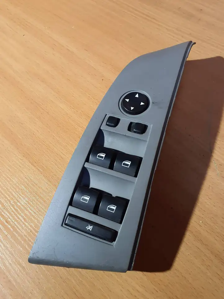 BMW 5 E60 E61 (2004 - 2010) 6939096 Кнопка стеклоподъемников — фото 1