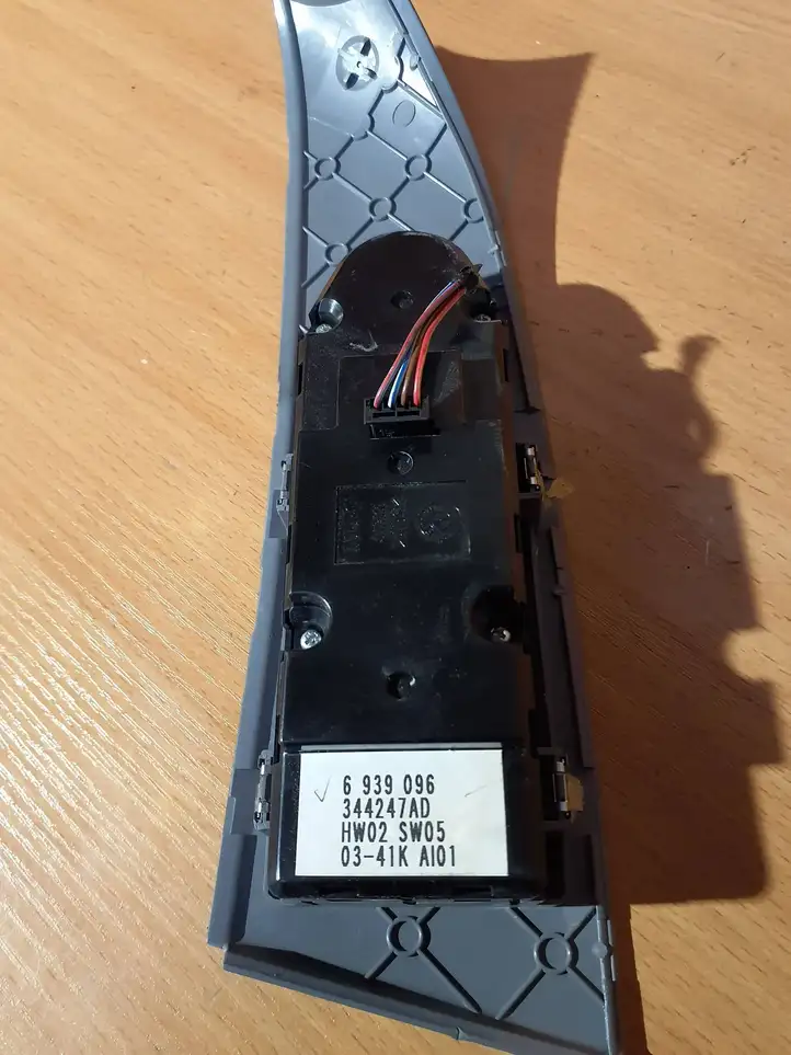 BMW 5 E60 E61 (2004 - 2010) 6939096 Кнопка стеклоподъемников — фото 2
