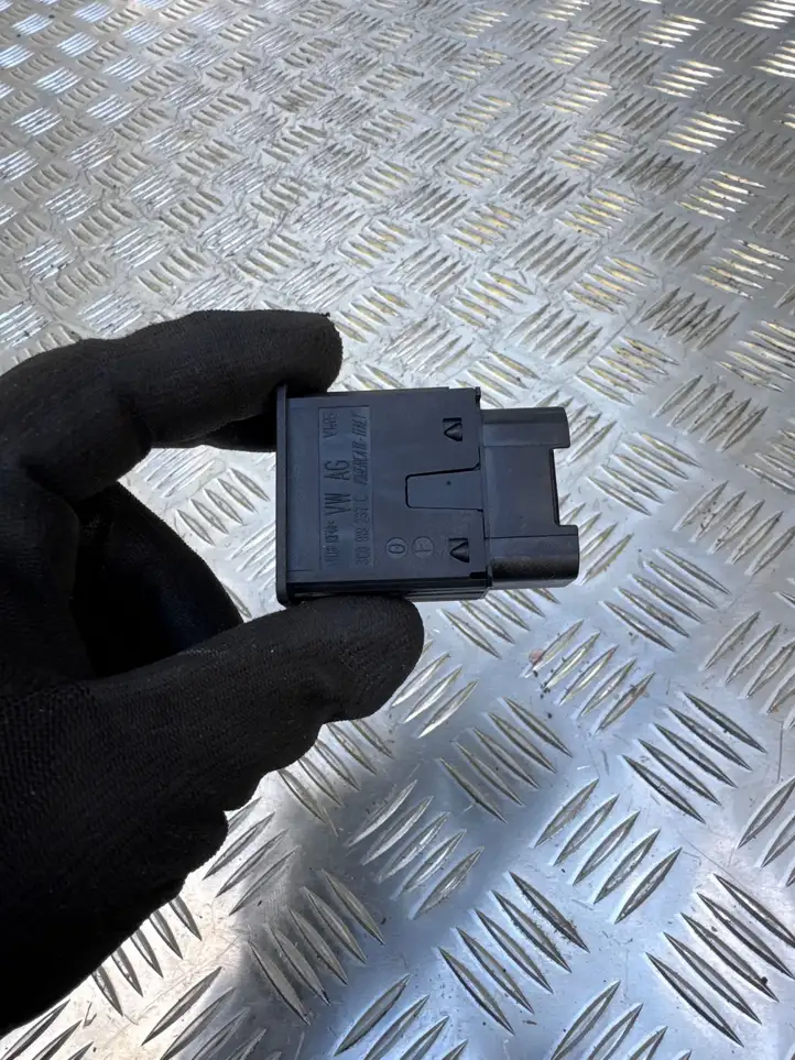 Volkswagen PASSAT B7 (2011 - 2014)  3C0919237C Включатель надувной подушки для пассажира