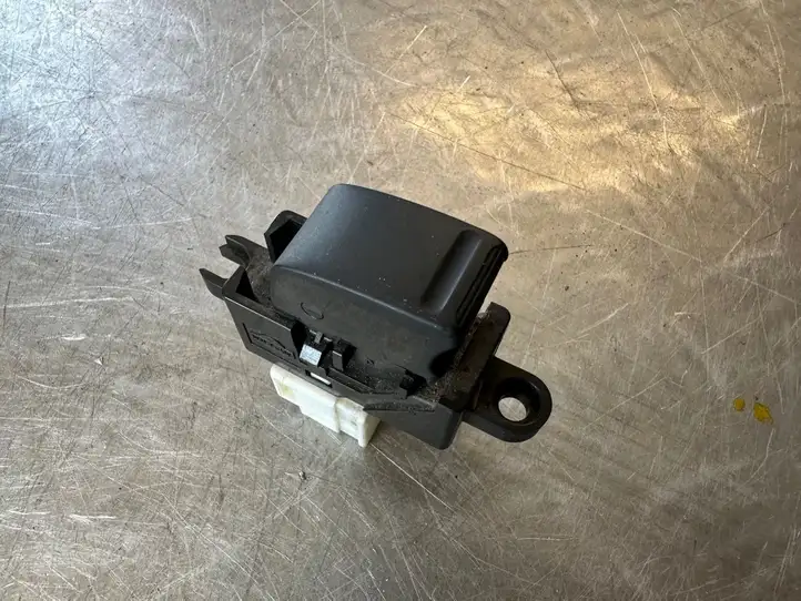 Nissan X-Trail T31 (2007 - 2014) Кнопка стеклоподъемников — фото 3