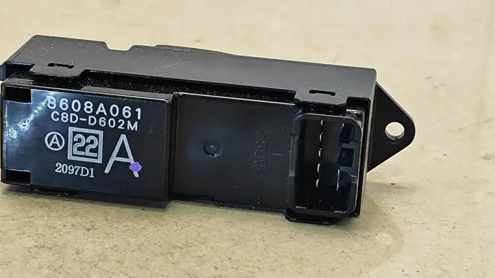 Citroen C-Crosser (2007 - 2013) 8608A061 Кнопка стеклоподъемников — фото 2