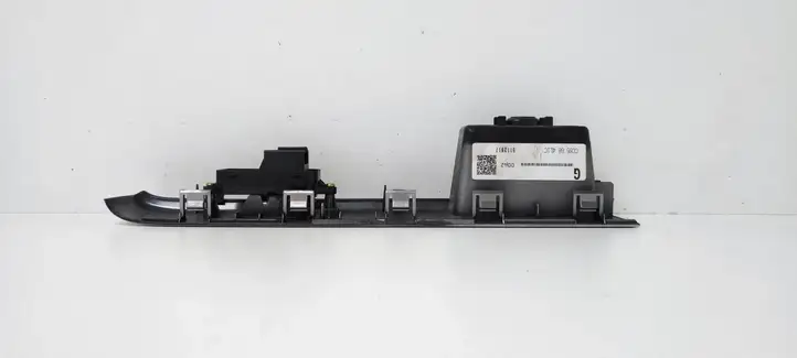 Mazda 5 (2005 - 2010) CC65684L1C Кнопка стеклоподъемников — фото 4