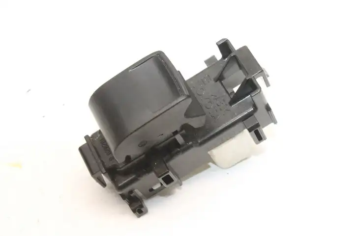 Toyota Yaris (2014 - 2019) Кнопка стеклоподъемников — фото 2