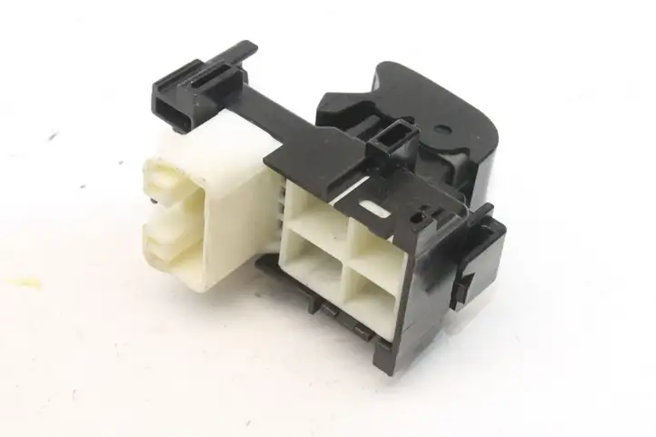 Toyota Yaris (2014 - 2019) Кнопка стеклоподъемников — фото 4