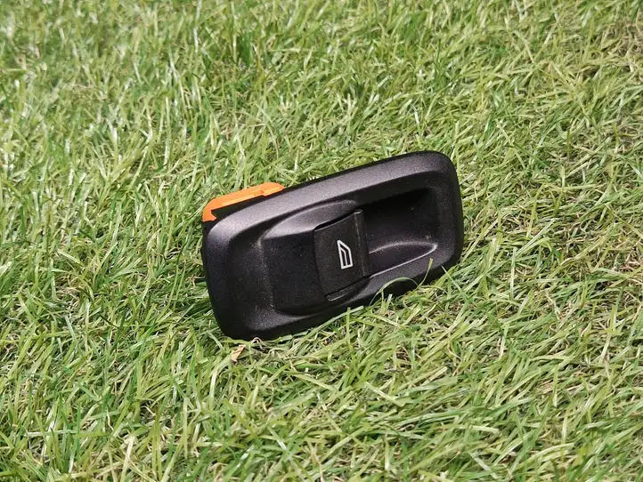 Ford Focus (2011 - 2015) 10073908 Кнопка стеклоподъемников — фото 1