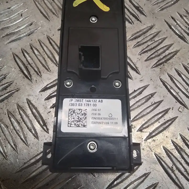 Ford Focus (2008 - 2011) 7M5T14A132AB Кнопка стеклоподъемников — фото 1