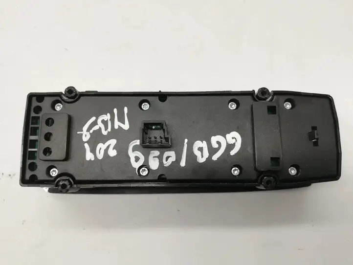 Mercedes-Benz C W204 (2007 - 2014) A2128208310 Блок кнопок стеклоподъемников — фото 4