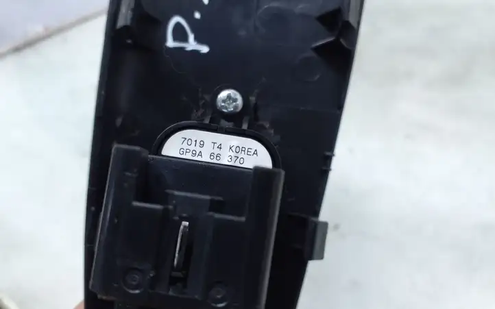 Mazda 6 (2007 - 2009) GP9A66370 Кнопка стеклоподъемников — фото 4