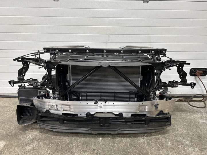 985392505 BMW X7 G07 Radiatorių panelė (televizorius)