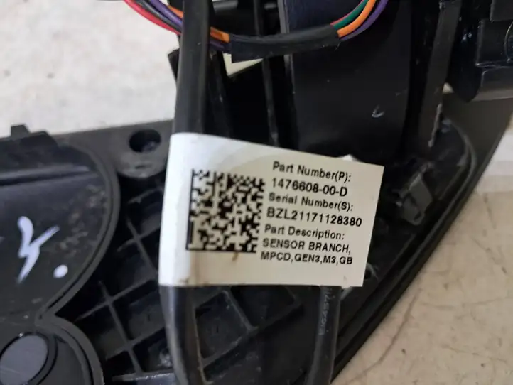Tesla Model Y (2019 - 2024) 147660800D Крышка зарядного разъема — фото 11