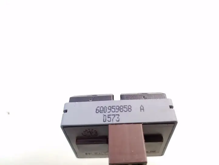 Volkswagen Polo (2001 - 2005) 6Q0959858A Блок кнопок стеклоподъемников — фото 3
