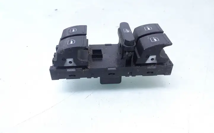 Volkswagen Golf V (2003 - 2009)  1K4959857B Кнопка стеклоподъемников