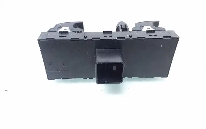 Volkswagen Golf V (2003 - 2009)  1K4959857B Кнопка стеклоподъемников