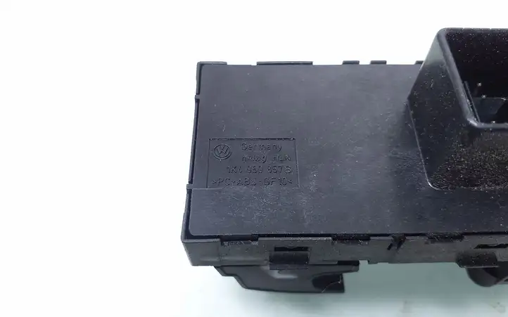 Volkswagen Golf V (2003 - 2009)  1K4959857B Кнопка стеклоподъемников