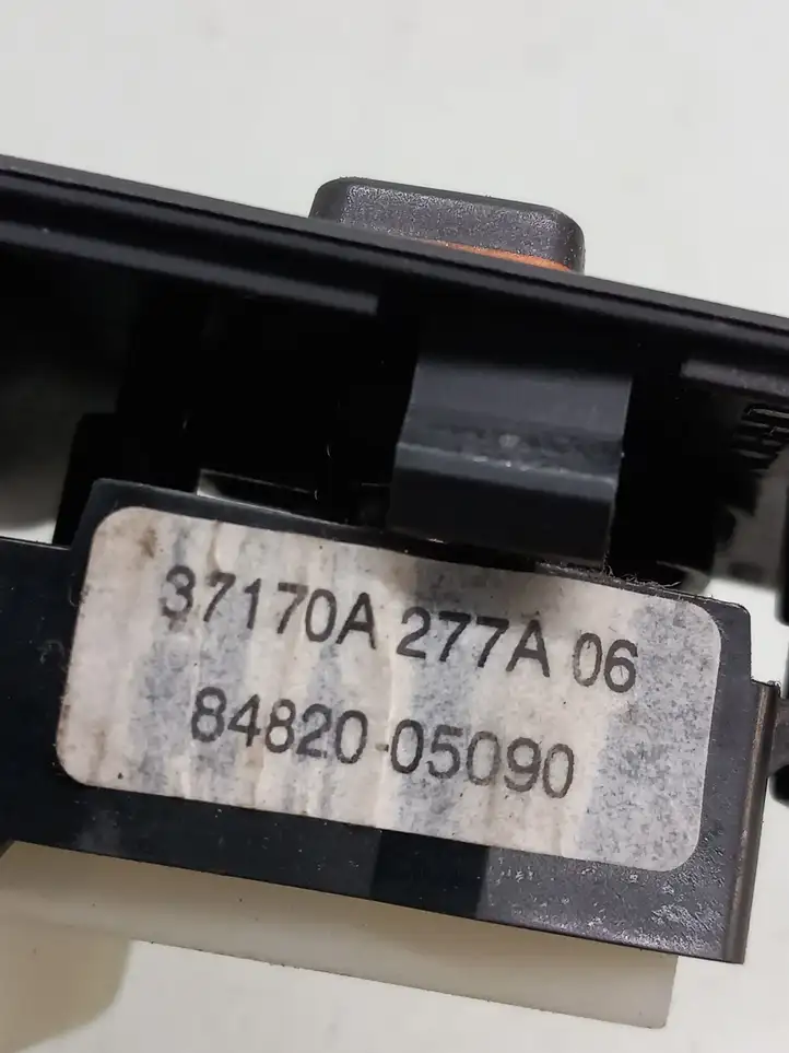 Toyota Avensis T250 (2006 - 2009) 8482005090 Блок кнопок стеклоподъемников — фото 4