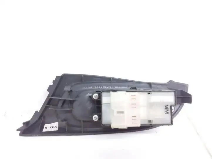 Nissan Almera N16 (2000 - 2010) 60960BM400 Блок кнопок стеклоподъемников — фото 1