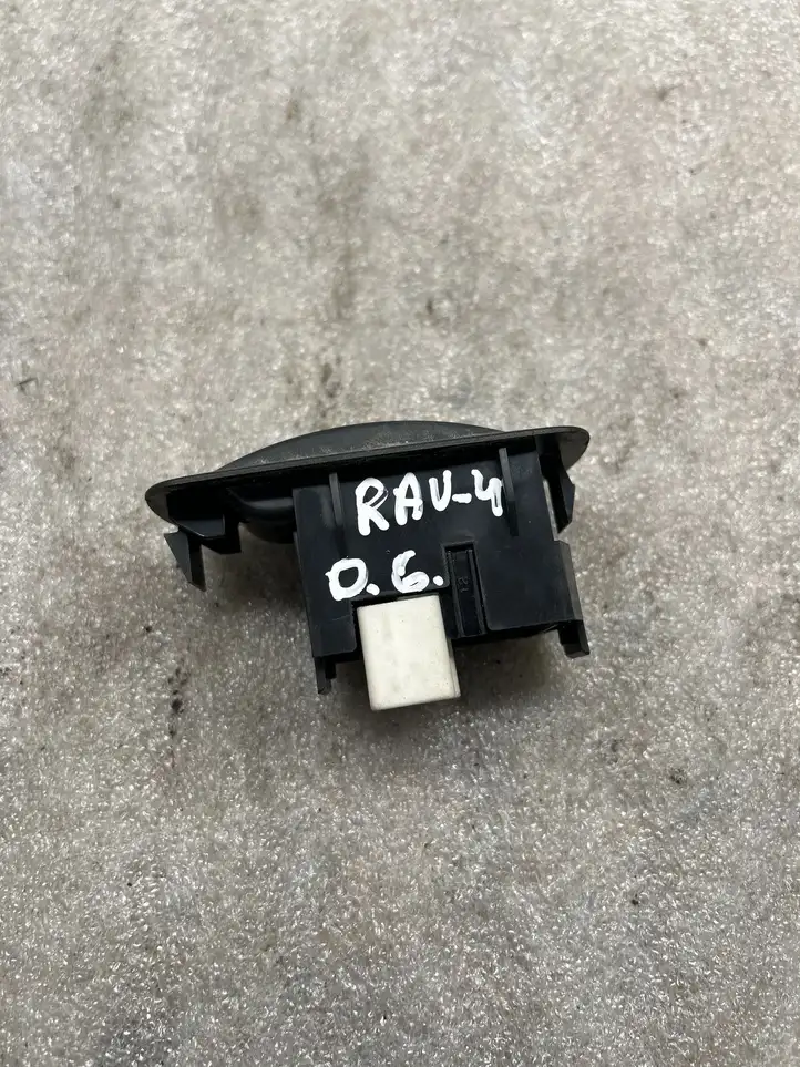 Toyota RAV 4 (XA20) (2000 - 2005) Кнопка стеклоподъемников — фото 2