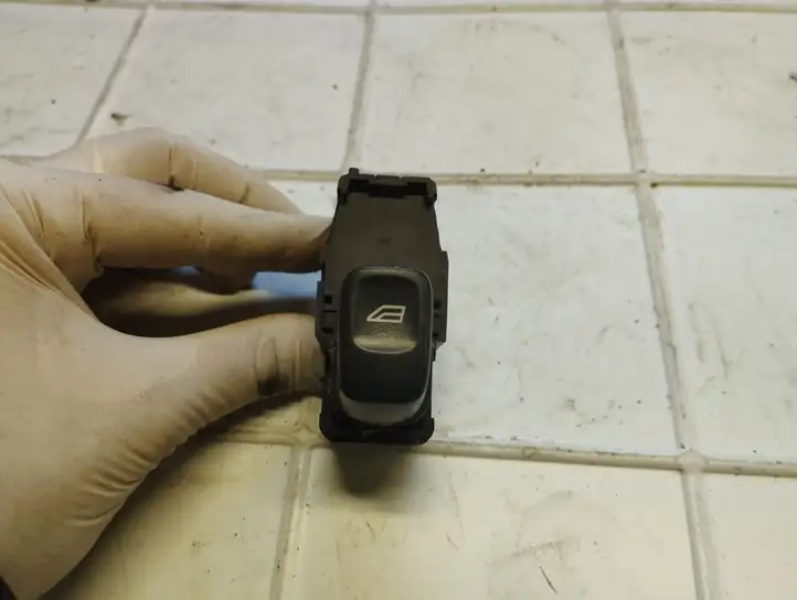 Volvo S60 (2000 - 2004) 8685288 Кнопка стеклоподъемников — фото 1